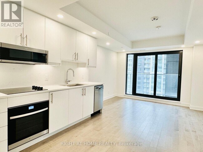 180 George St in Ottawa, ON - Building Photo - Building Photo