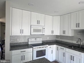 5432 New London Park Dr in Fairfax, VA - Building Photo - Building Photo