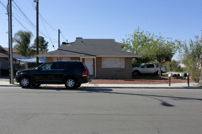 256-260 E 6th St in San Jacinto, CA - Building Photo - Building Photo