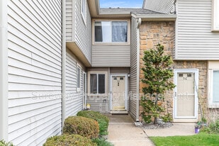 94 Teal Ct in East Windsor, NJ - Building Photo