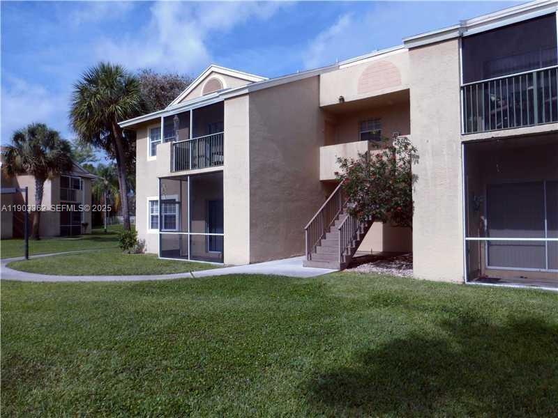 880 Cypress Park Way in Pompano Beach, FL - Building Photo