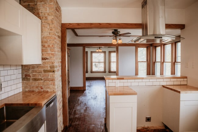 property at 1633-1635-1635 N Hawley Rd