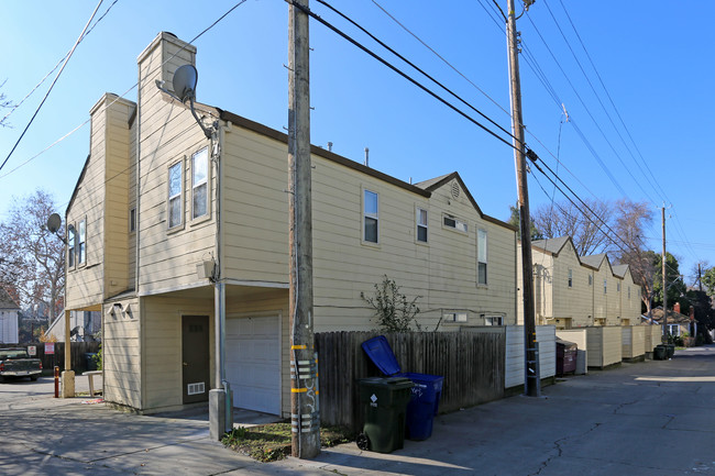 2217-2219 9th St in Sacramento, CA - Foto de edificio - Building Photo