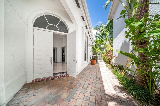 3975 194th Trl in Golden Beach, FL - Building Photo - Building Photo