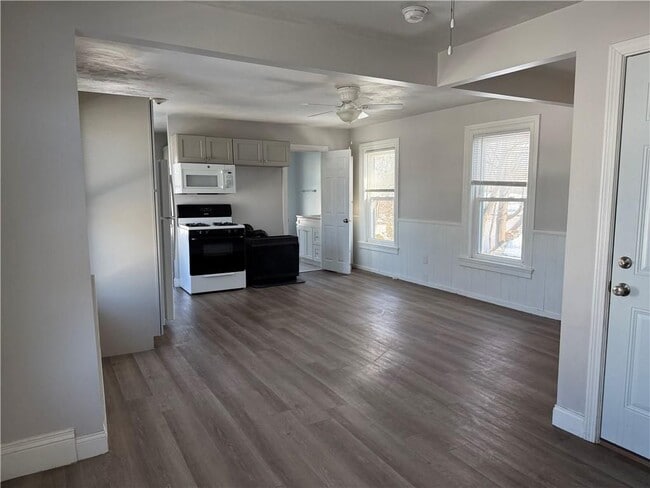 251 High St in Cumberland, RI - Building Photo - Building Photo