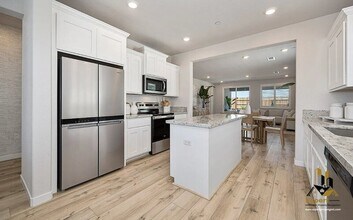 7001 El Cerrito Wy in Roseville, CA - Building Photo - Building Photo