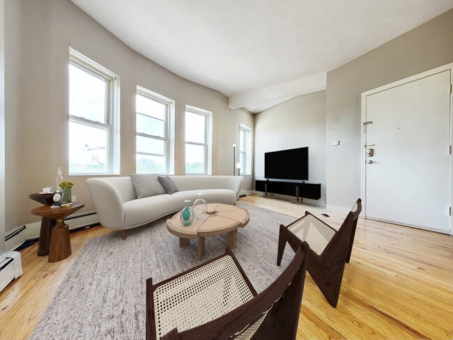 344 Warren St, Unit 4 in Boston, MA - Building Photo - Building Photo