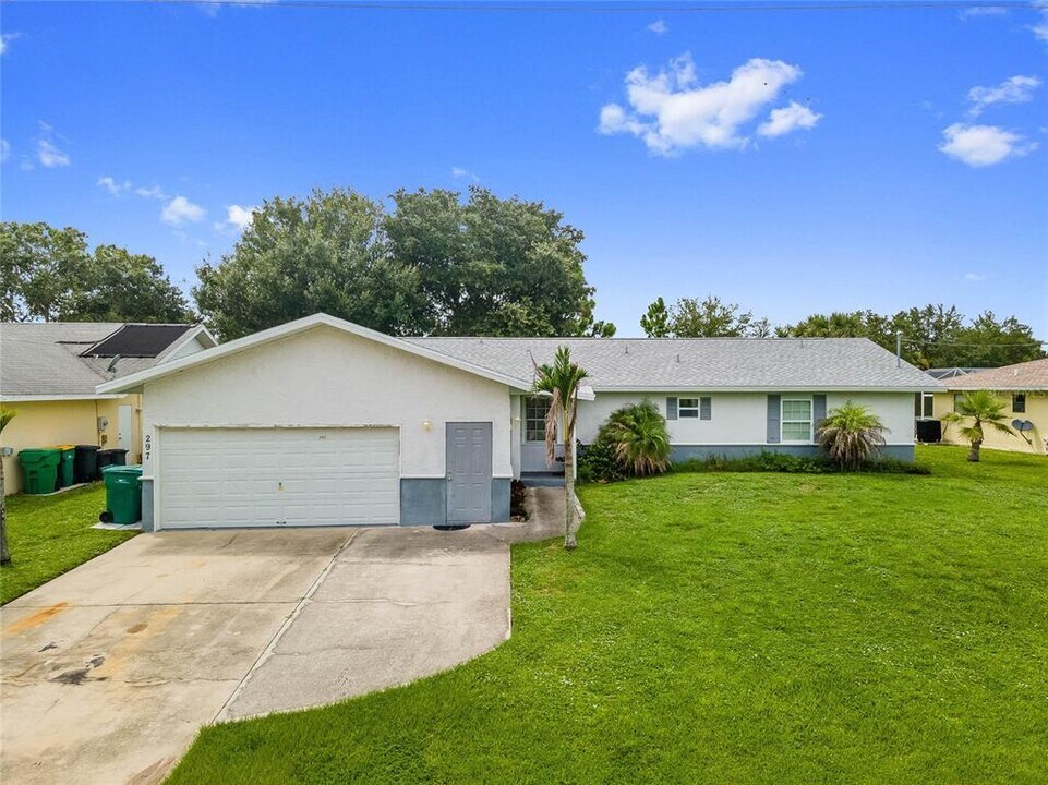 297 Cheshire St in Port Charlotte, FL - Building Photo