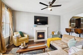 1300 Riverbirch Way in Nashville, TN - Building Photo - Building Photo