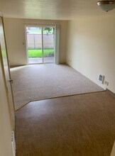 Coburg Road Apartments in Eugene, OR - Building Photo - Building Photo