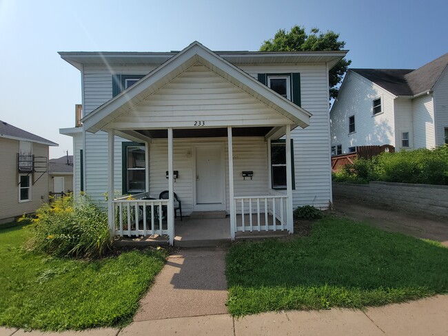 property at 233 Niagara St