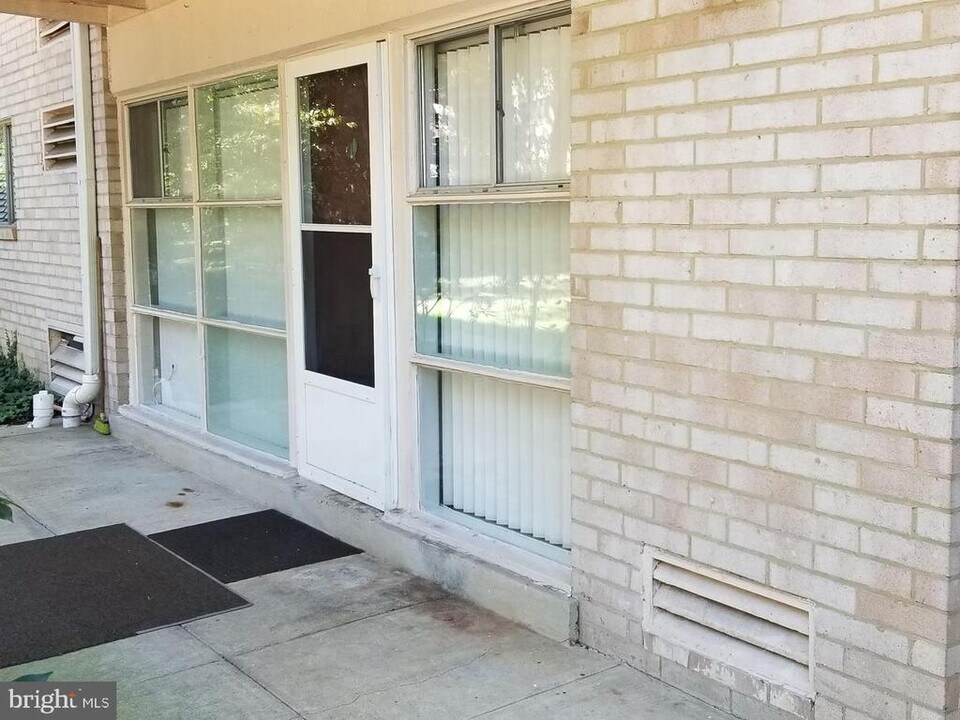 7759 Donnybrook Ct-Unit -105 in Annandale, VA - Building Photo