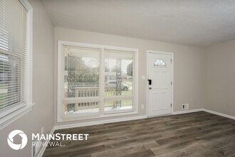 8300 Pandorea Dr in Louisville, KY - Building Photo - Building Photo