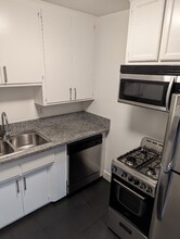 7068 Lanewood Ave in Los Angeles, CA - Building Photo - Building Photo