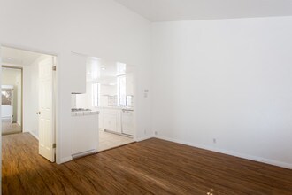 539 Venice Way, Unit 1 in Los Angeles, CA - Building Photo - Building Photo