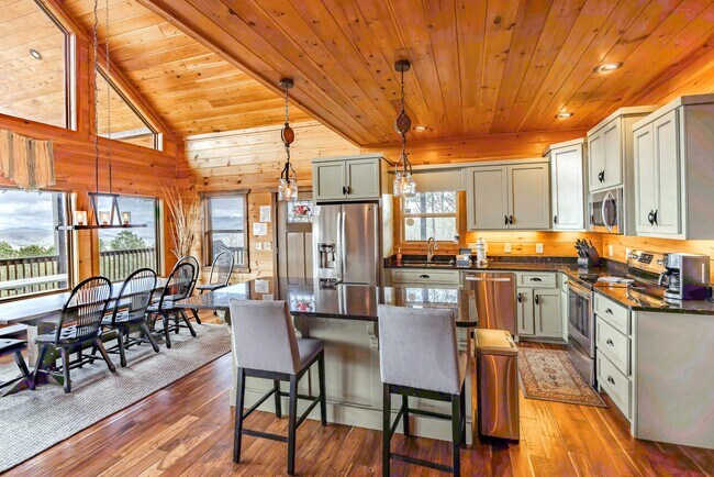 921 Ridge Peak Dr in Blairsville, GA - Building Photo - Building Photo