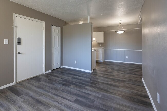 Tesota Four Hills South in Albuquerque, NM - Building Photo - Building Photo