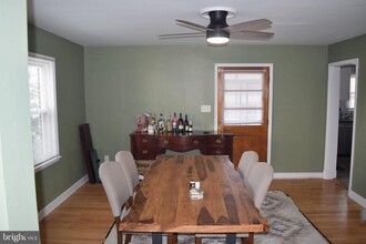 3104 Dunglow Rd in Dundalk, MD - Foto de edificio - Building Photo