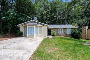 2196 Scarbrough Dr in Stone Mountain, GA - Building Photo