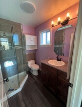 28823 Kenroy Ave in Santa Clarita, CA - Foto de edificio - Building Photo