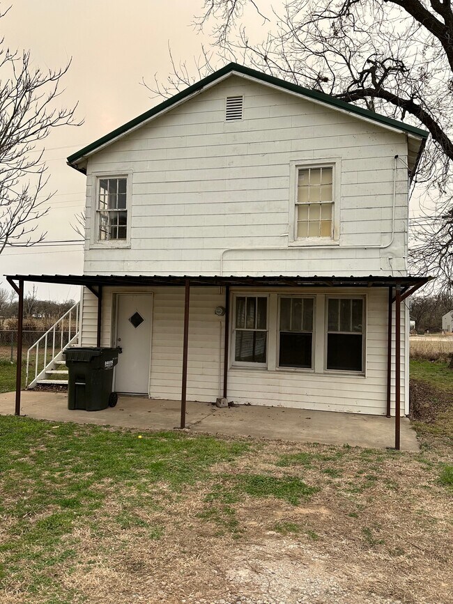 323 NW 3rd St Rentals in Perkins, OK