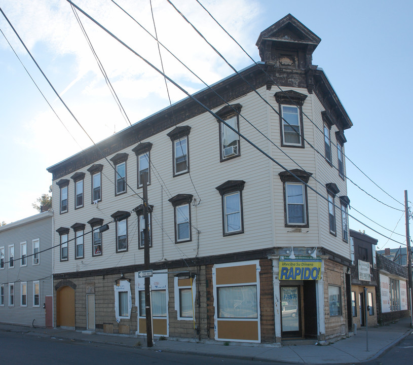 108 Cross St in Methuen, MA - Foto de edificio