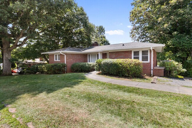 559 Bailey St in Mars Hill, NC - Building Photo - Building Photo