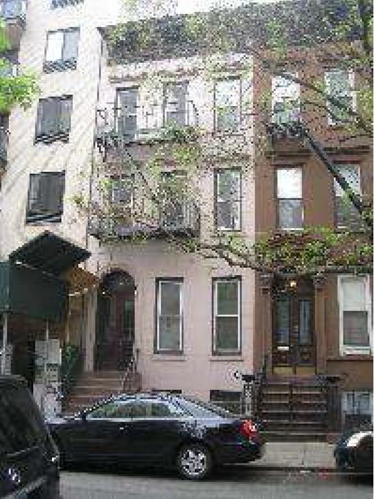 304 E 82nd St in New York, NY - Building Photo