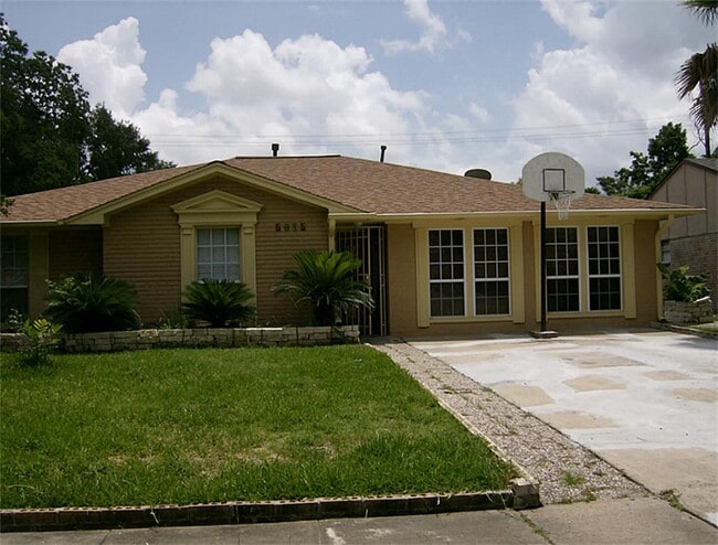 property at 5815 Farwell Dr