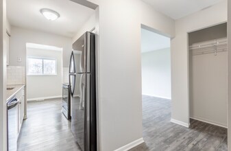 10015 Groh Rd in Grosse Ile Township, MI - Building Photo - Building Photo