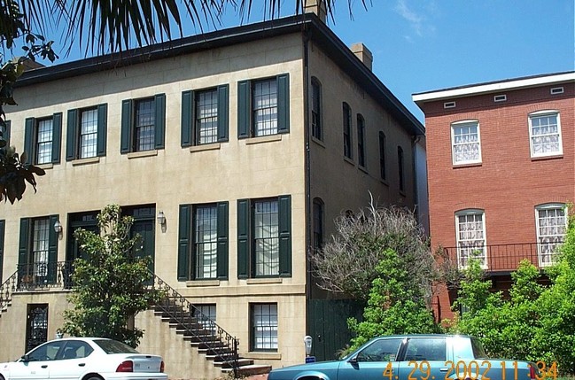 333-335 Tatnall St in Savannah, GA - Foto de edificio - Building Photo