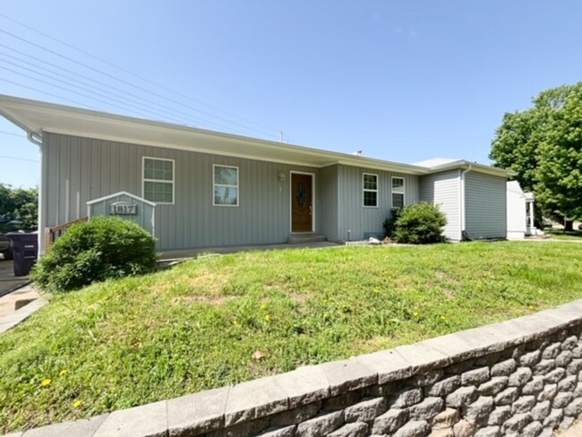 property at 1817 Hunting Ave