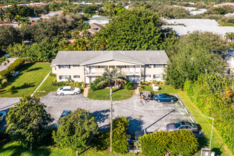 1850 Palm Trl in Delray Beach, FL - Building Photo - Building Photo