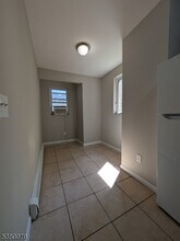 90 Hobson St, Unit 92 in Bloomfield, NJ - Building Photo - Building Photo