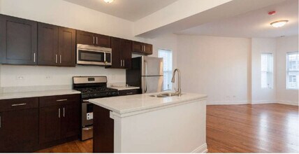 4048 N Milwaukee Ave in Chicago, IL - Building Photo - Building Photo