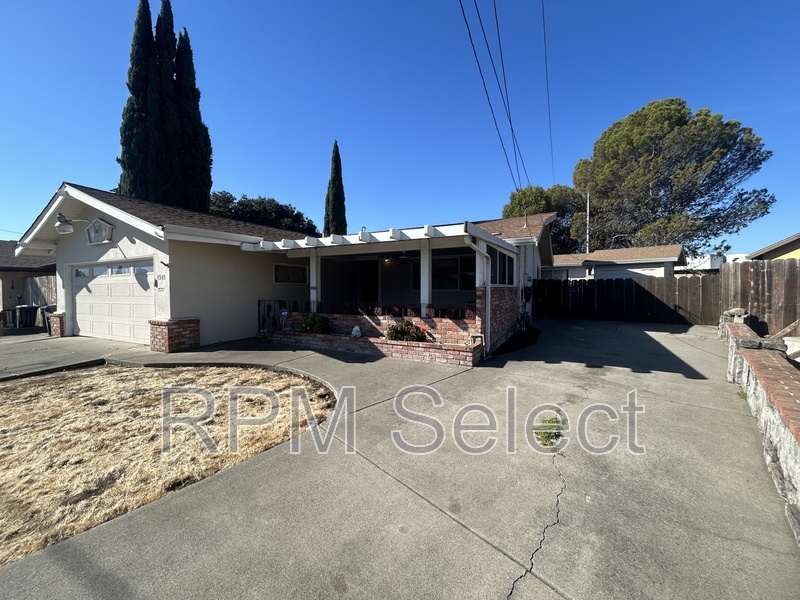 1949 New Jersey St in Fairfield, CA - Building Photo