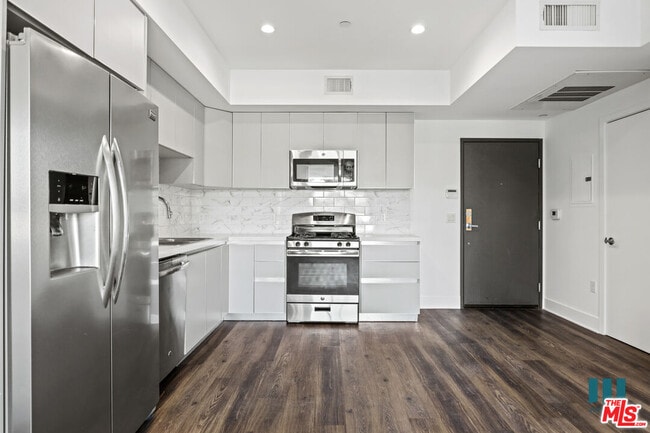 11209 Richland Ave in Los Angeles, CA - Building Photo - Building Photo