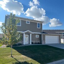 4501 E Whisper Ridge Pl in Sioux Falls, SD - Building Photo