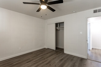 Turney Place Apartments in Phoenix, AZ - Building Photo - Building Photo