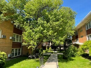 7530 N Ridge Blvd in Chicago, IL - Building Photo - Building Photo