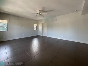 64 Isle of Venice Dr in Fort Lauderdale, FL - Building Photo - Building Photo