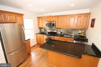 921 Barton Oaks Pl, Unit 1223 in Herndon, VA - Building Photo - Building Photo