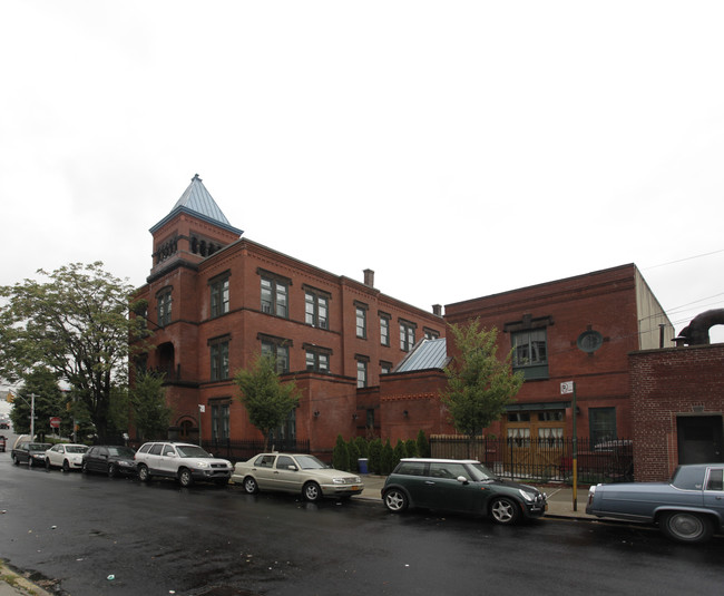 43 Herbert St in Brooklyn, NY - Building Photo - Building Photo