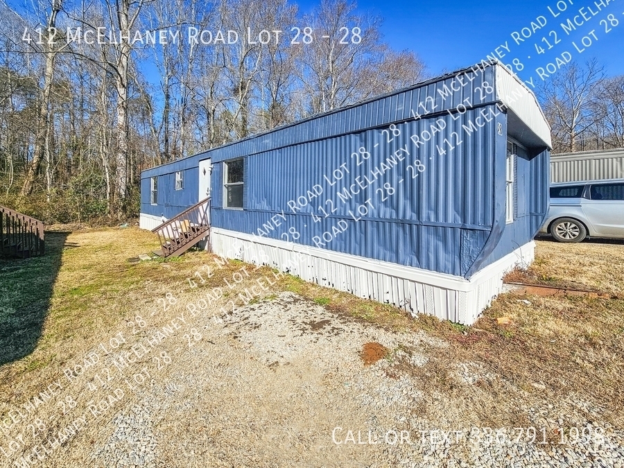 412 McElhaney Rd in Travelers Rest, SC - Building Photo