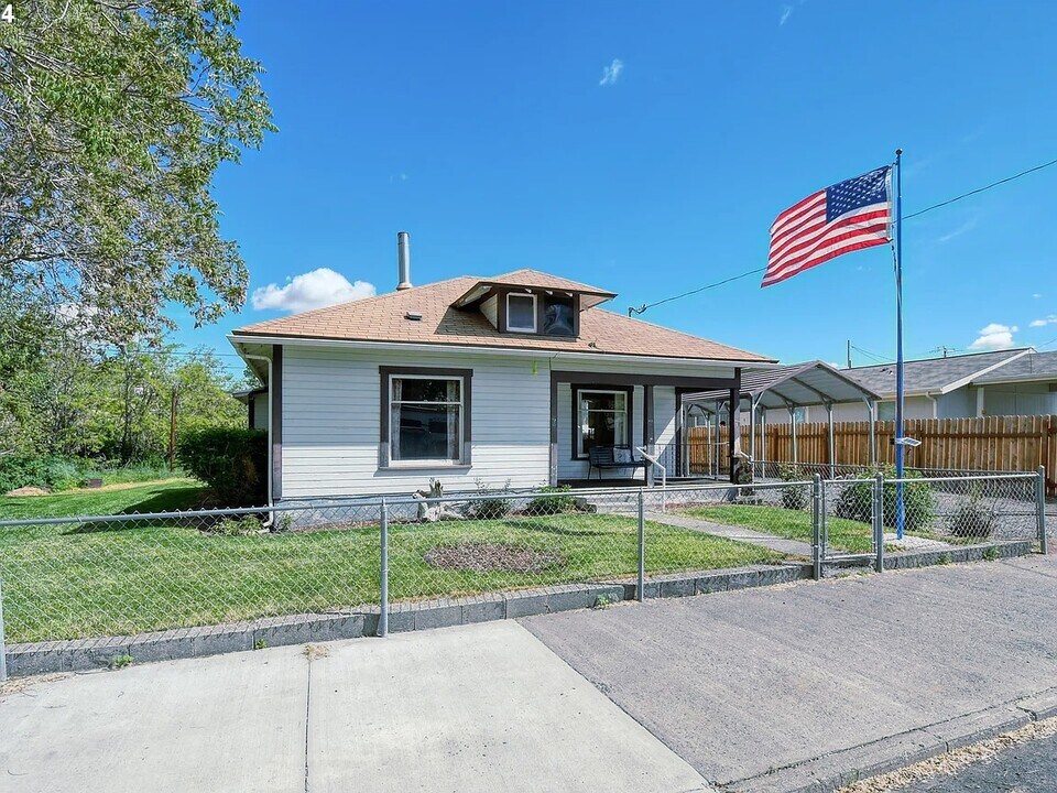 265 W Main St in Pilot Rock, OR - Foto de edificio