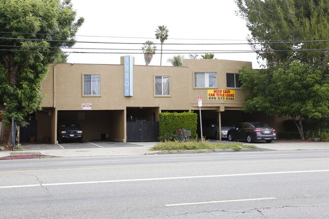 15201 Victory Blvd in Van Nuys, CA - Building Photo - Building Photo