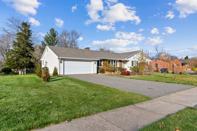 127 Two Rod Hwy in Wethersfield, CT - Building Photo - Building Photo