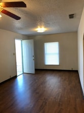 820 S Avenue A in Portales, NM - Foto de edificio - Building Photo