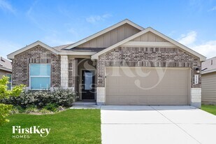 1220 Treehouse Ln in New Braunfels, TX - Building Photo