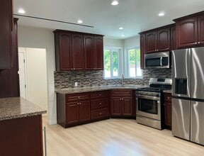 8561 Kyle St in Sunland, CA - Building Photo - Building Photo